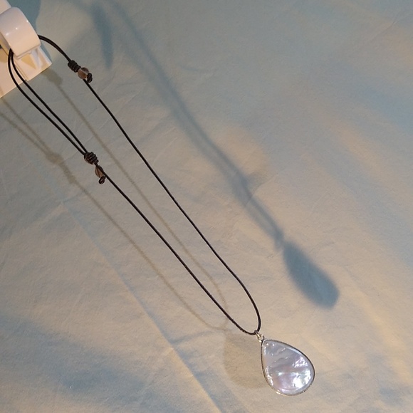 mother of pearl * pearlescent choker/necklace on leather * adjustable - Picture 10 of 12